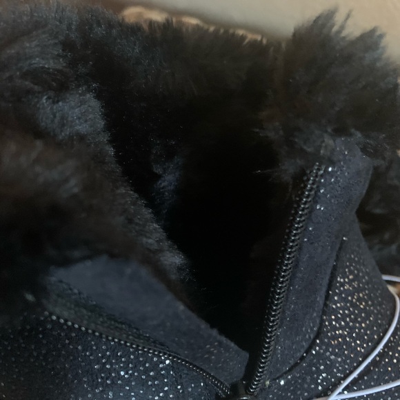 NWOT baby& toddler girl furry black silver boots baby girl Sz 6 - Picture 8 of 8
